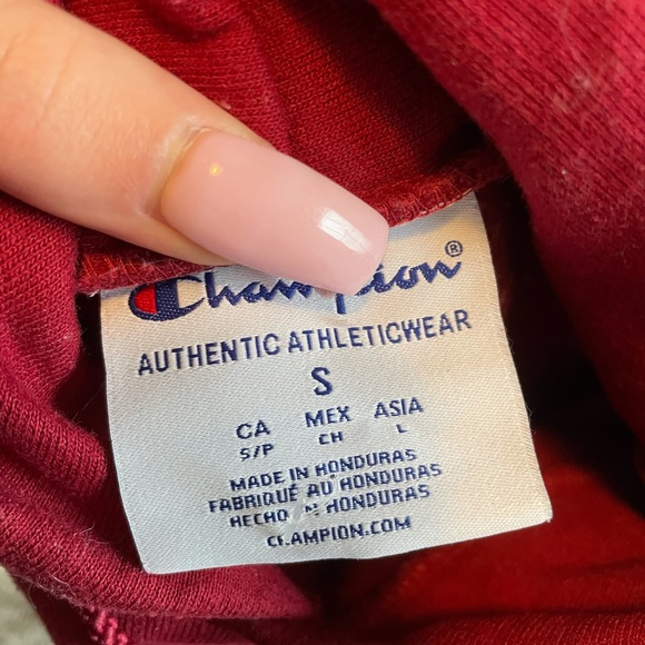 UMASS SWEATSHIRT! - Picture 3 of 3